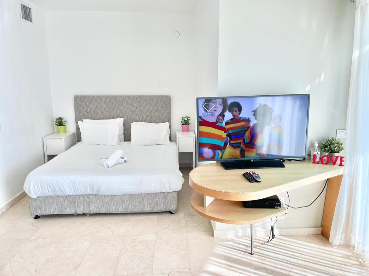 Oceanus Apartment Hotel Herzelia Kültér fotó