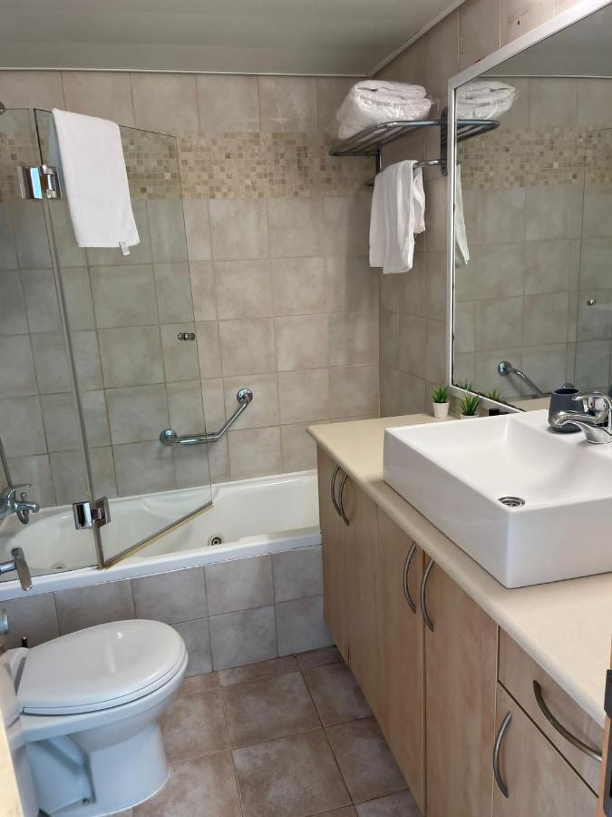 Oceanus Apartment Hotel Herzelia Kültér fotó