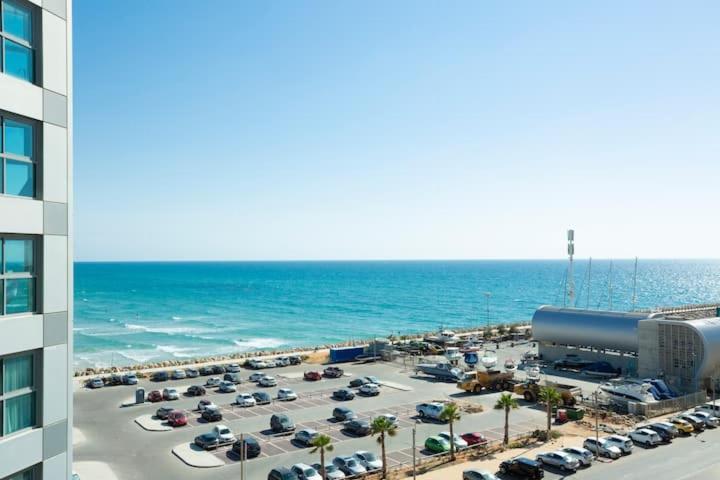 Oceanus Apartment Hotel Herzelia Kültér fotó
